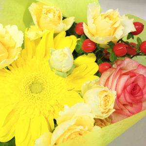 父の日といえば黄色のバラ。黄色の花束がメジャーな贈りものです。